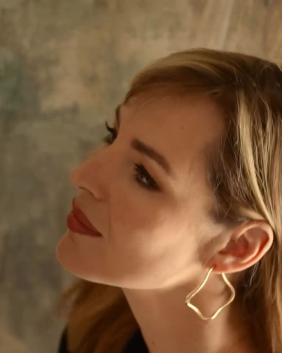 Louise Bourgoin in Spano Hoops